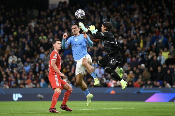 维尼修斯社媒庆祝胜利，晒出自己用手指向队徽的照片